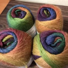 グラデーションウールヤーン4玉 落ち着いたレインボーカラーグラデーション