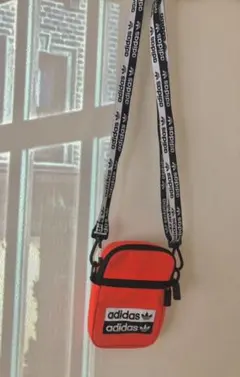 adidas originals ショルダーバック オレンジ