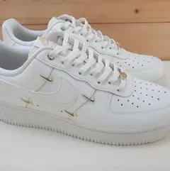 24cmNike Women's Air Force 1 '07 LX