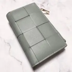 【新品】高級羊革　おしゃれなニつ折り財布　イントレチャート　高見え　ライトブルー