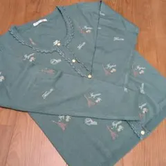 axes femme グリーン刺繍カーディガン