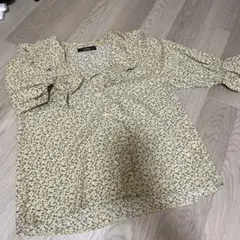 w closet 花柄フリルシャツ