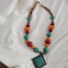ターコイズと木製ビーズのネックレス