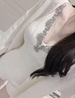 elmyu エレミュ ビジュー デザイン ニット トップス　ワンホンのサムネイル