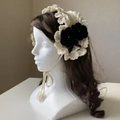 ハンドメイド　アイボリーと黒　ヘッドドレス　お花モチーフ　リボン黒