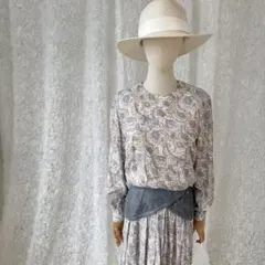 ペイズリー柄ワンピース　ロング　総柄　長袖クラシカル上品ベージュグレー