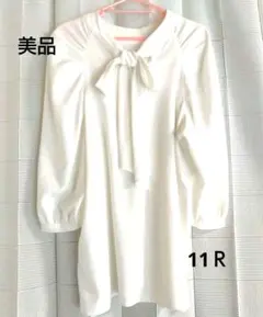 美品 ボウタイ付き、 ホワイトブラウス トップス ７分袖 11R