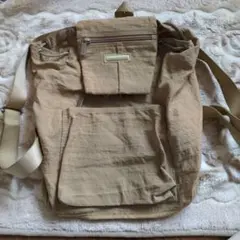 ベージュ ナイロン リュック 3ポケット