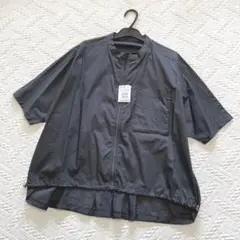 【新品】MEDOC original ドロストジップブラウス　ヤマダヤのサムネイル