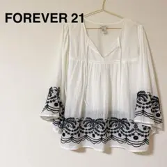 FOREVER 21 刺繍入り　フレアスリーブシャツ