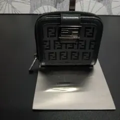 ●～*❴¥14500❵❴良品❵✰FENDIズッカ.二つ折り財布