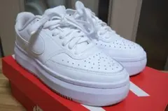 Nike ホワイト スニーカー 厚底