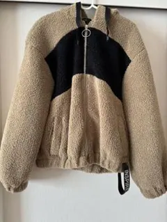 Bershka フリースジャケット ベージュ・黒