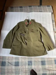 旧日本軍の軍服の上着のみ。階級／中尉【Lサイズ】【僅かな虫喰い、ボタン取れ】。