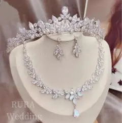 フミト様専用♡高品質3点セット★ティアラ　ネックレス　イヤリング　ジニコニア