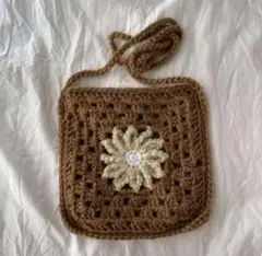 ハンドメイド　かぎ針編み　グラニースクエア　ショルダーバッグ　お花モチーフ