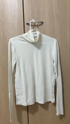 GU アイボリー タートルネック M