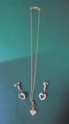 GVENCHY　ハート型クリスタルネックレス＆イヤリングセット