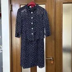 水玉模様のネイビーセットアップ