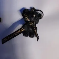 ベアモチーフ キーホルダー ブラック LOVE IS ETERNAL