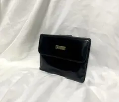 GUCCI グッチ　二つ折り財布　ロゴ　プレート　ゴールド　小物　ウォレットのサムネイル