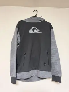 QUIKSILVER パーカー ブラック カモフラ柄 (色移りあり詳細本文)のサムネイル