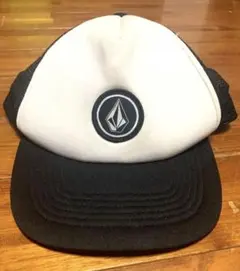 VOLCOM キャップ　ホワイト×ブラックのサムネイル