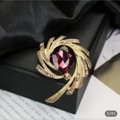 エレガントな渦巻きデザインブローチ