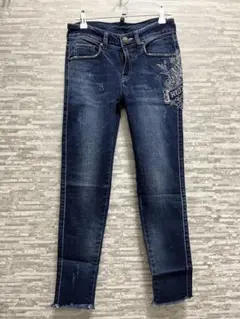 Item thumbnail for item c479b8bf-9f94-4e52-aa53-3722c53cd440