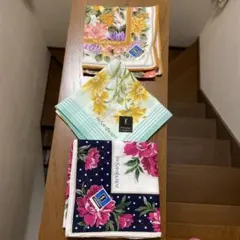 【新品】Yves Saint Laurentイブサンローラン 花柄 ハンカチ3枚
