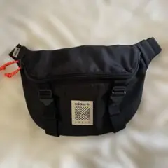 adidas ボディバッグ 黒 メッシュ