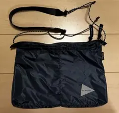 アンドワンダー　シルサコッシュ（ブルー）