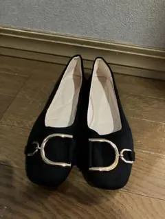 黒 フラットシューズ バックル付き