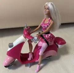Barbie バービー人形 ・ピンクのスクーター（ヘルメット付き）