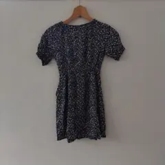 ユニクロ ネイビー花柄半袖ワンピース