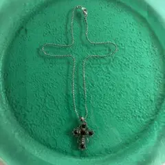 クロスネックレス　黒