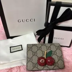 GUCCI インターロッキング GG チェリー 二つ折り財布