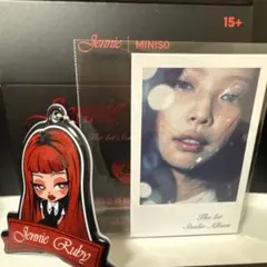 ジェニ　MINISO ポップアップ　コラボ　チェキ　キーリング　シューリンク付き JENNIE X MINISO コラボ チェキ＆キーリング ランダムセット 3 - メルカリ
