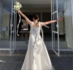 ホワイト サテン ウェディングドレス　ウェディングフォト　前撮り　二次会　結婚式