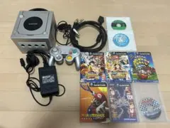 ゲームキューブ本体(コントローラー、電源ケーブル、映像ケーブル付)+ソフト8本