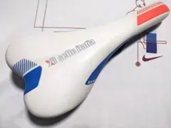 美品 selle italia サドル ホワイト ブルー レッドのサムネイル