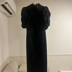黒のパフスリーブロングドレスのサムネイル