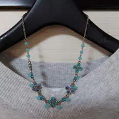 青い花モチーフネックレス