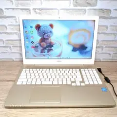美品でオシャレゴールド✨️富士通ノートパソコン♪カメラ付き✨️Windows11