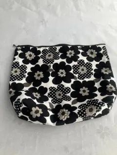 ハンドメイド＊大きめチャック付きポーチ＊旅行時などの荷物整理に♪