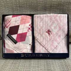 BURBERRY ハンカチ2枚セット　ピンク系　新品　発送は、箱無しです。