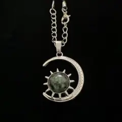 ④シルバーカラーストーンネックレス　ムーンペンダント　ダークグリーン　天然石