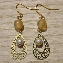 雫の透かしとコットンパールが揺れるピアス※イヤリング