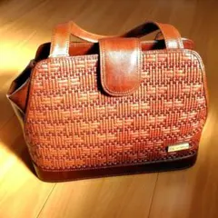 ブラウン 編み込みデザイン ハンドバッグ