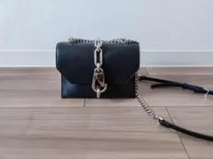 メタリックアクセント ターンロッククロスボディバッグ